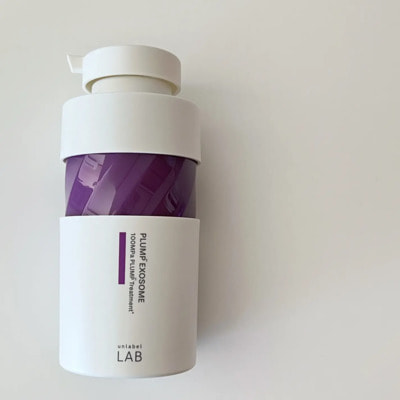 Unlabel Lab "Plump Exosome Volume Up Hair Treatment" Кондиционер для придания объёма волосам с экзосомами, с ароматом лаванды, сменная упаковка, 310 мл. (вид 5) Unlabel Lab "Plump Exosome Volume Up Hair Treatment" Кондиционер для придания объёма волосам с экзосомами, с ароматом лаванды, сменная упаковка, 310 мл. (фото, вид 5)