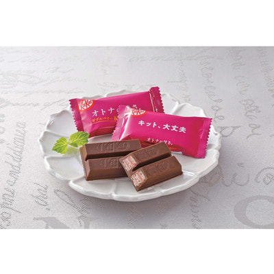 Nestle Japan "Kit Kat Sweetness Double Berry&Nuts" ������� � �������-������� ��������, 101,7 �. (����, ��� 1)