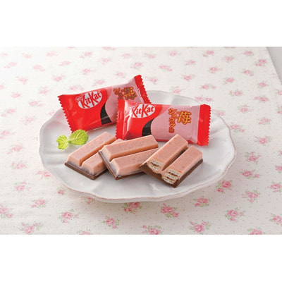 Nestle Japan "Kit Kat Strawberry" ������� � ������� ������ - ������������ � ����������, 104,4 �. (����, ��� 1)