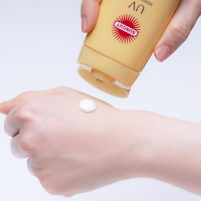 Kose Cosmeport "Suncut" ���������������� ����������� �������������� ����� ���� ��� ���� � ����, SPF 50+ PA++++, 80 �. (����, ��� 2)