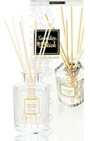 Kobayashi "Sawaday Stick Parfum Blanc" Натуральный аромадиффузор для дома, с теплым древесным ароматом и цветочно-цитрусовыми нотками, стеклянный флакон, 70 мл, 8 палочек.
