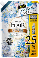 KAO "Flair Fragrance Flower Harmony" Кондиционер-смягчитель для белья, с ароматом цветочной гармонии, сменная упаковка, 950 мл.