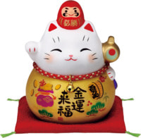 Yakushigama "Манэки-Нэко - Кот Счастья" Успешный нарядный кот, с Дарума на голове, 9 см.